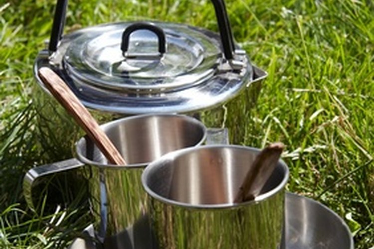 Las comidas para un campamento primitivo van desde platos gourmet hasta alimentos básicos de supervivencia.