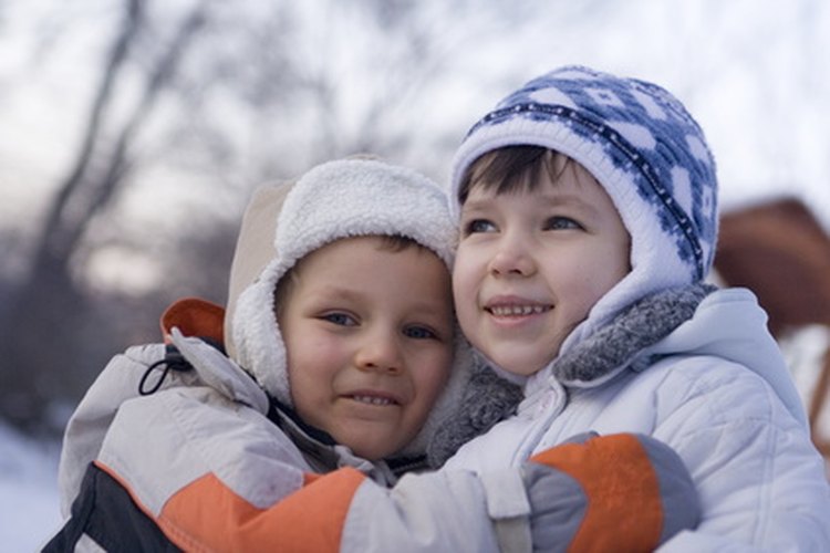 Las actividades para niños para ayudar a otros pueden centrarse en las obras corporales de misericordia.