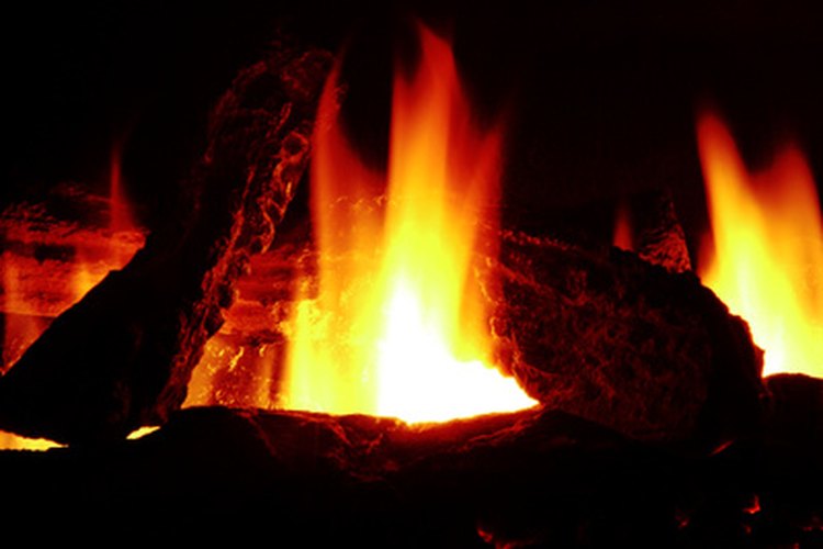 Quemar madera de pino en una chimenea puede ser peligroso.