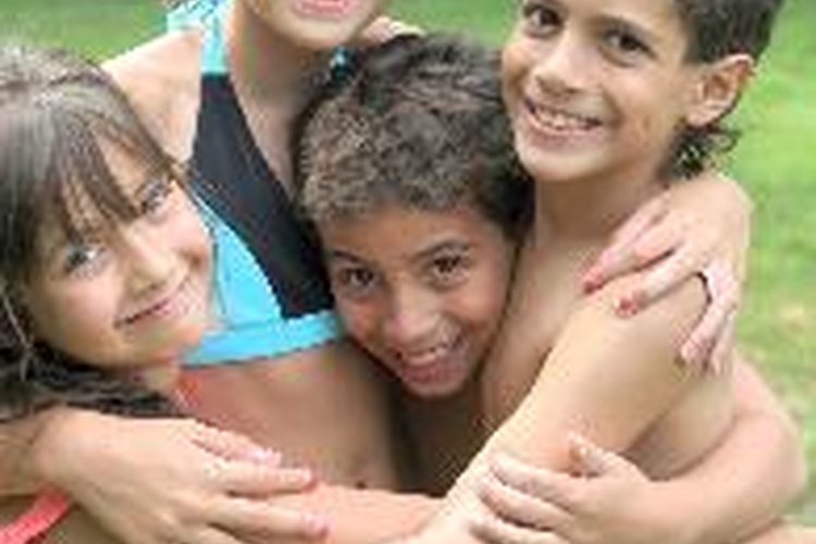 Las amistades de sus pares son necesarias para el desarrollo normal del niño.