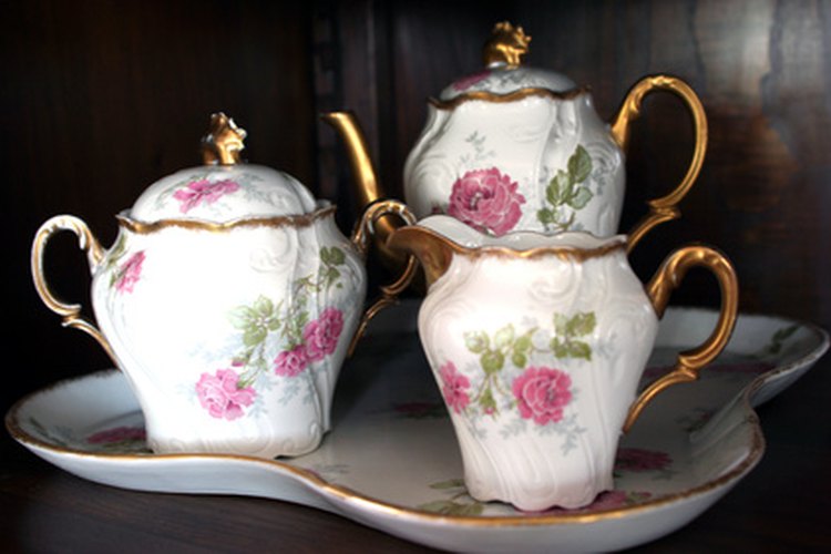 La calidad liviana y translúcida de la porcelana.