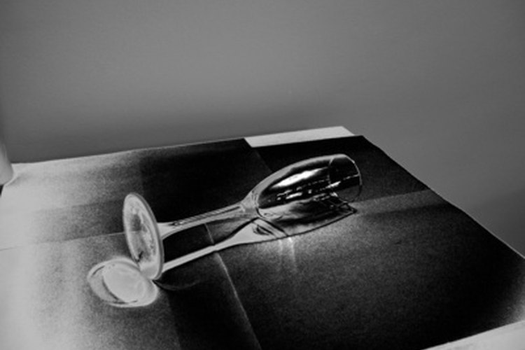 Las fotografías en blanco y negro coinciden muy bien con la temática.