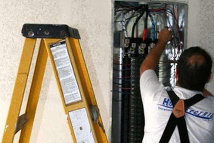 La mayoría de los electricistas trabajan en una nueva construcción o por cuenta propia.