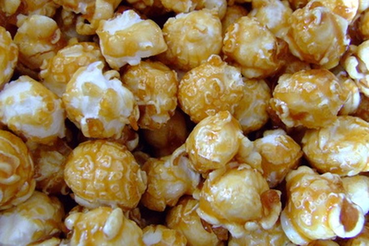 El caramelo derretido se puede verter sobre las palomitas de maíz, las galletas y los helados.
