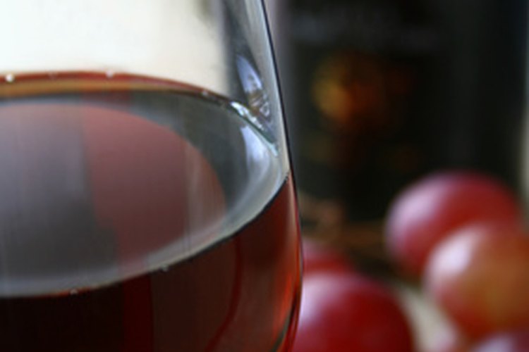 Una copa de vino personalizada puede ser ideal para una fiesta de cumpleaños elegante.