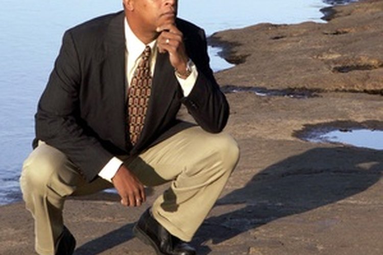 El hombre bien vestido usa un blazer o saco sport como parte de su atuendo semi formal.