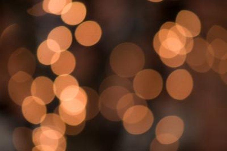 Las luces pueden ser utilizadas como un acento o decoración principal sobre una columna de boda.