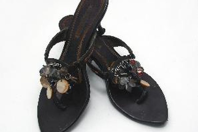 Puedes usar sandalias, zapatos bajos o botines.