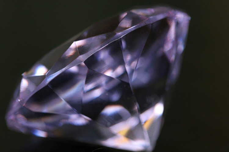 El estatus de la Asociación Americana de Automóviles de Diamantes se basa en el nivel de servicio, la decoración y otros servicios ofrecidos por cada uno de los restaurantes y hoteles autorizados de la AAA.