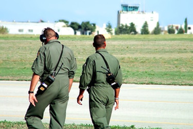 Según el Ejército, los solicitantes civiles calificados alistados durante seis años en la Reserva son elegibles para recibir hasta US$ 20.000 en bonos.