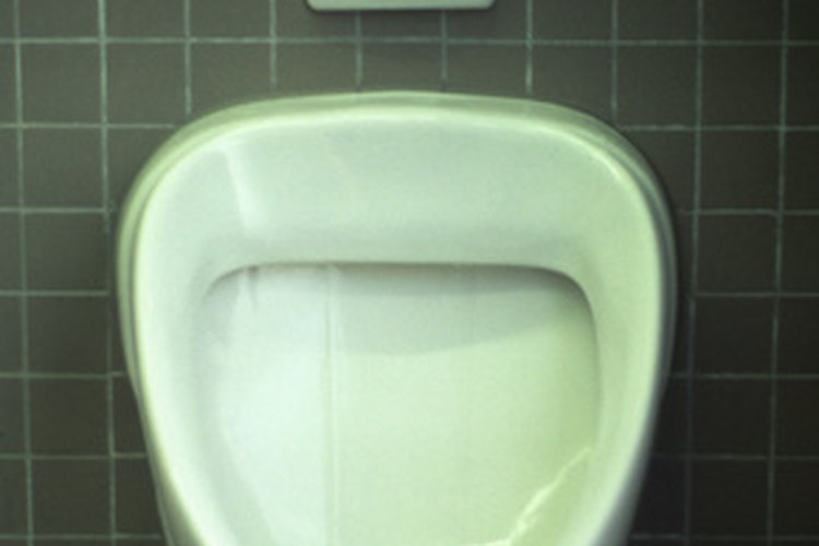 Un urinario de pared puede ser una opción ecológica.