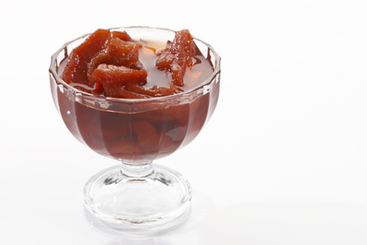 Prepara mermeladas y gelatinas de una variedad de frutas.