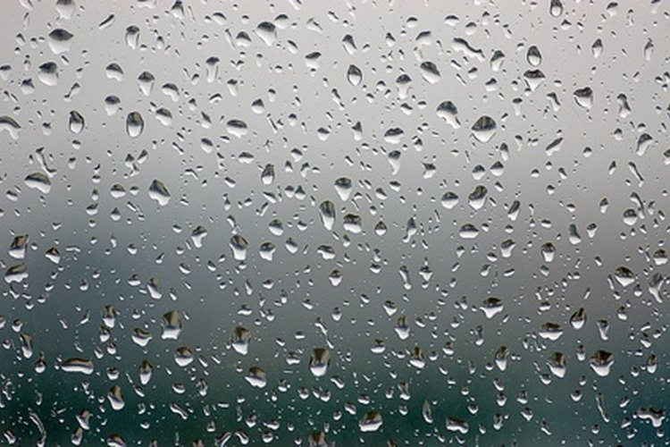El tratamiento de un parabrisas puede hacer que el cristal sea temporalmente repelente al agua para mejorar la visibilidad; ya es, por supuesto, a prueba de agua.
