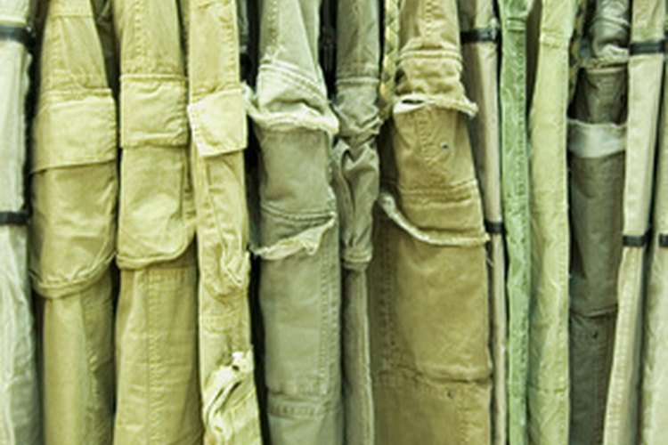 Organizar tu armario por color harás que combines tu ropa de manera más rápida.