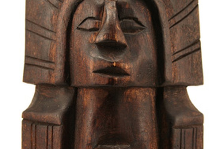 Una estatua de Kane, el dios Tiki de la naturaleza.