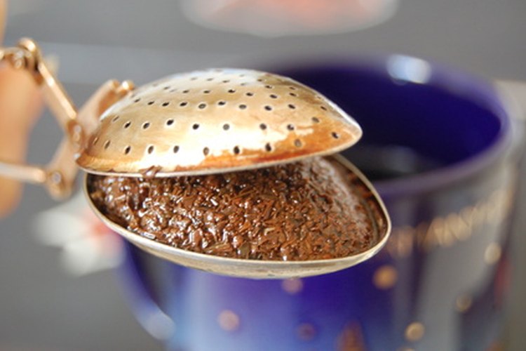 Usa el infusor para té en lugar del colador para remover las hojas más fácilmente.