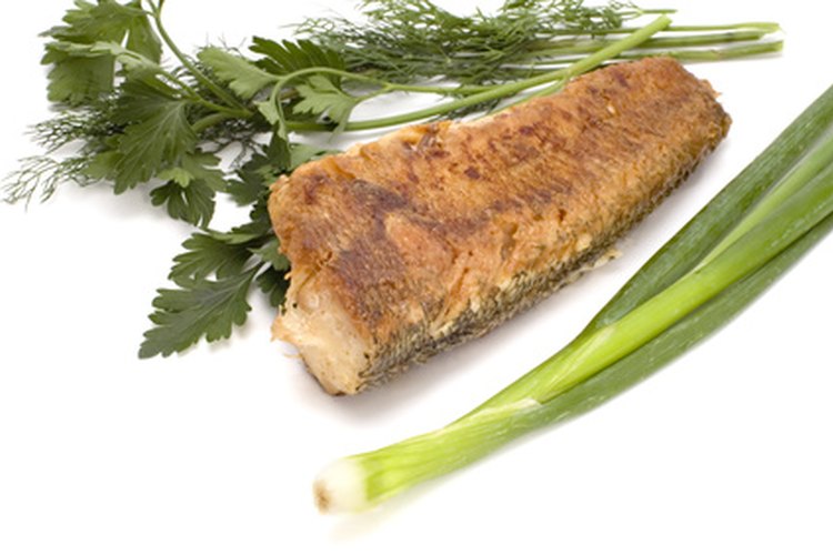 Freír es una forma sencilla de cocinar el pescado.