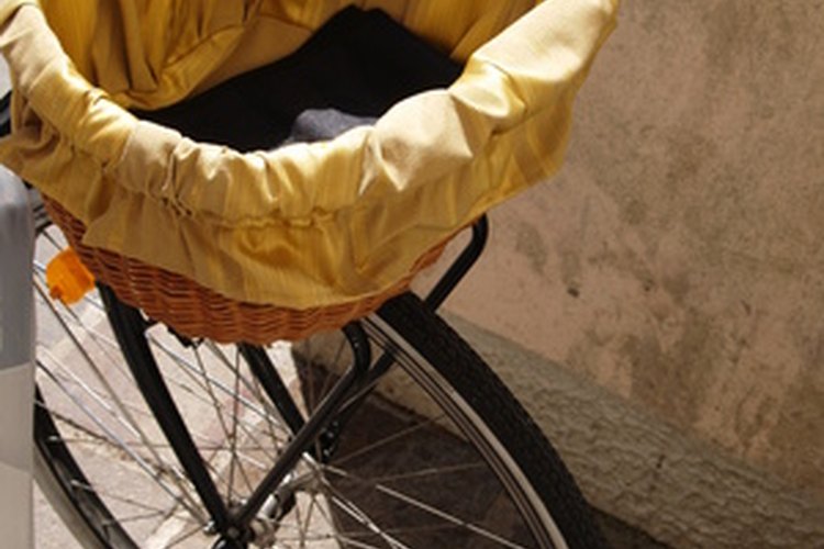 Instalando una canasta de bicicleta.