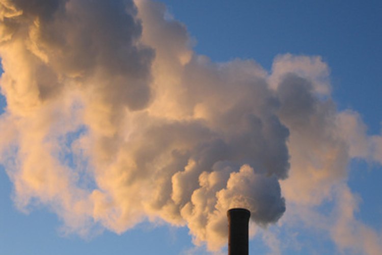 El Protocolo de Kioto se enfoca en la reducción de emisiones de carbono para reducir el calentamiento global.
