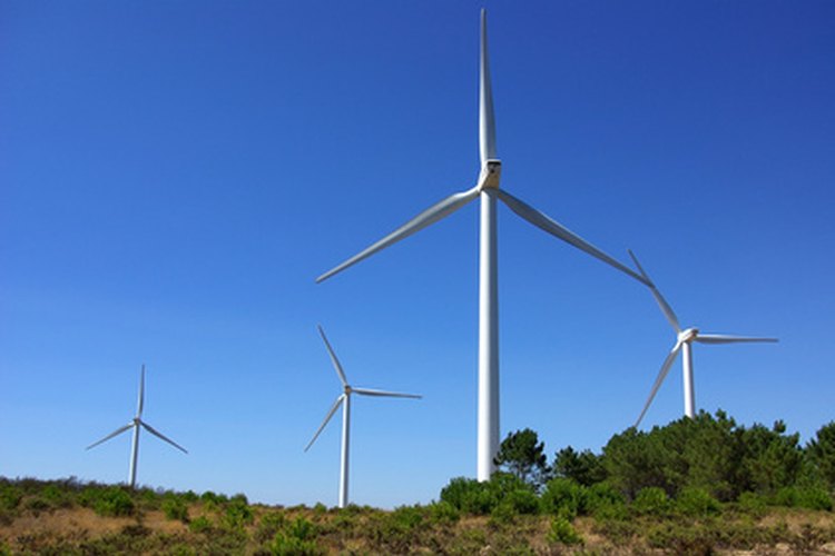 El viento aumenta el efecto del enfriamiento por evaporación, y este es un concepto conocido.