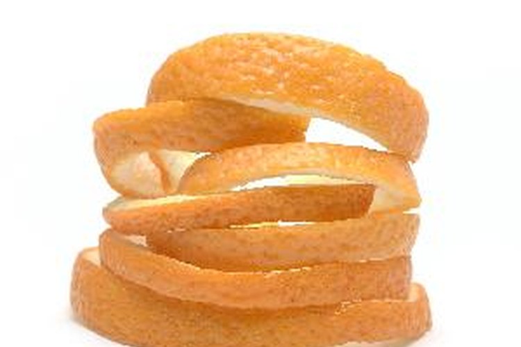 Las cáscaras de naranja secas funcionan bien como comida y sabor de té y en el popurrí.