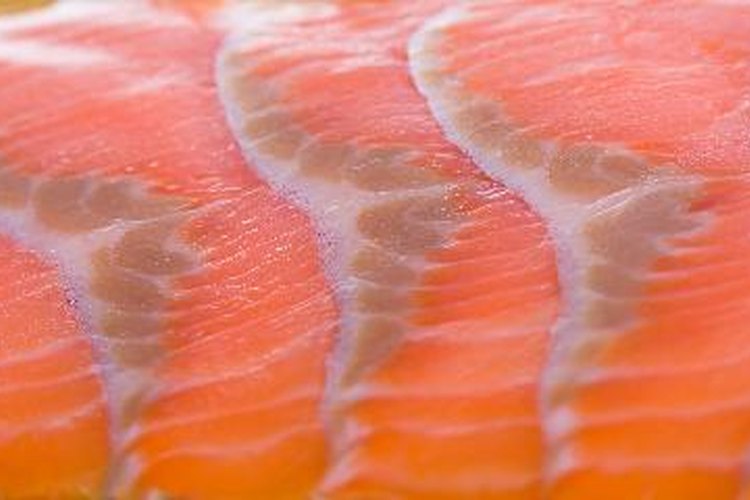 Carne de salmón rosado.