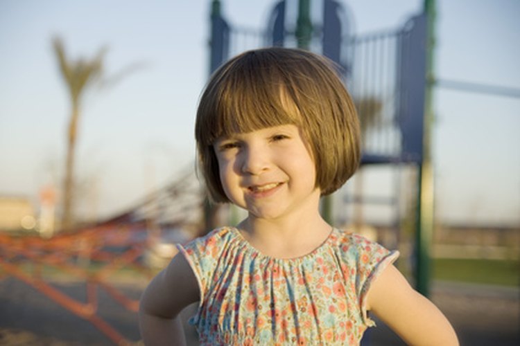 Alienta a tu hijo para que se enfoque en sus atributos positivos e inculcarle confianza en sí mismo.