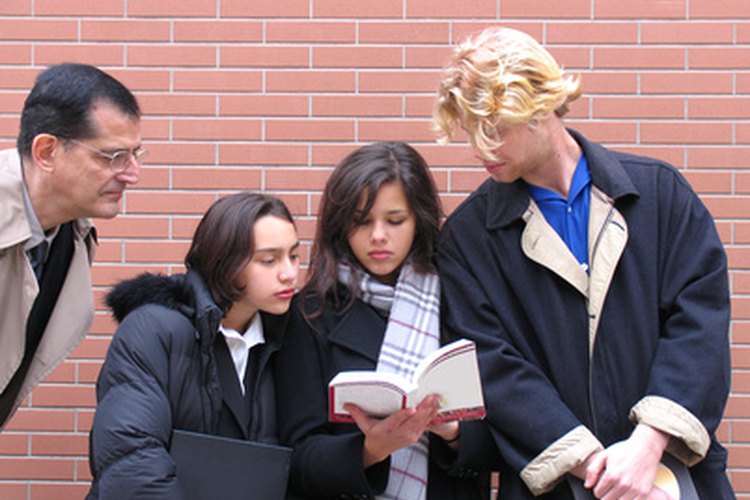 Pide a tus estudiantes que trabajen en grupos para romper el hielo.