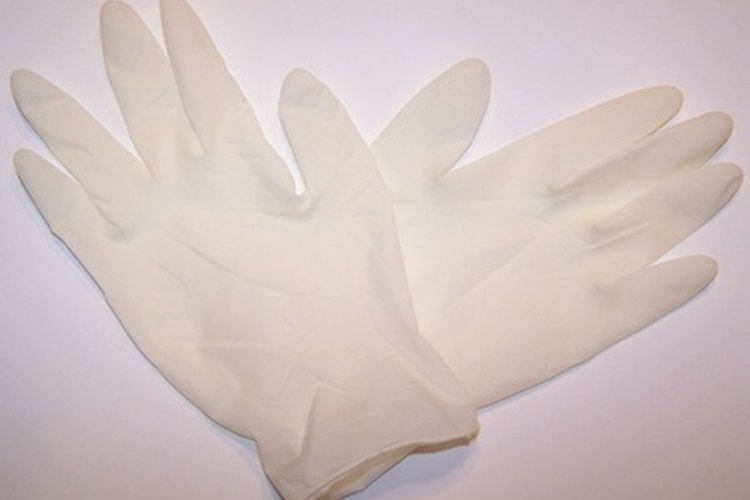 Los guantes te protegeran a ti y a tus muestras.