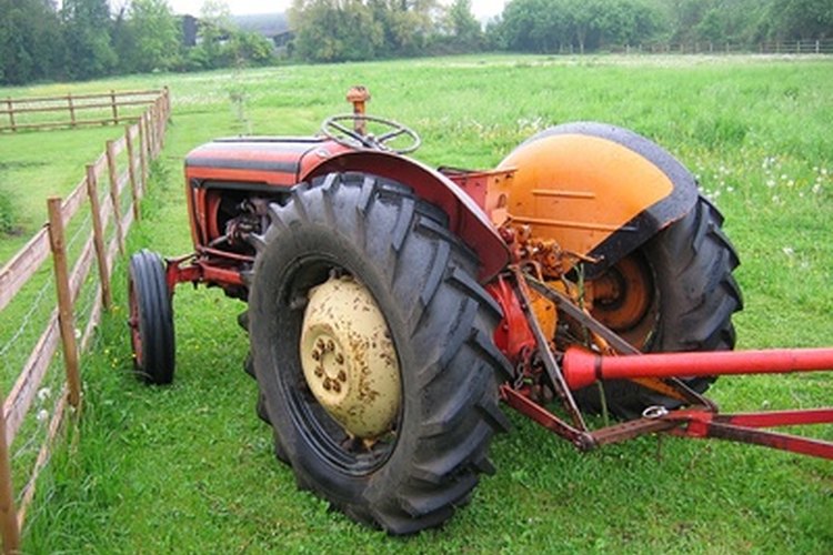 Los agricultores pueden ahorrar dinero mediante el ensamblaje de sus propios apegos de tractor.