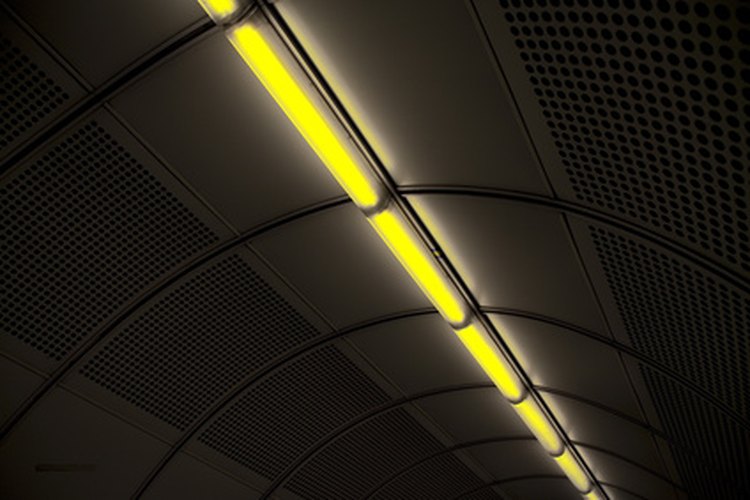 La luz artificial es una fuente de luz disponible para los jardineros.