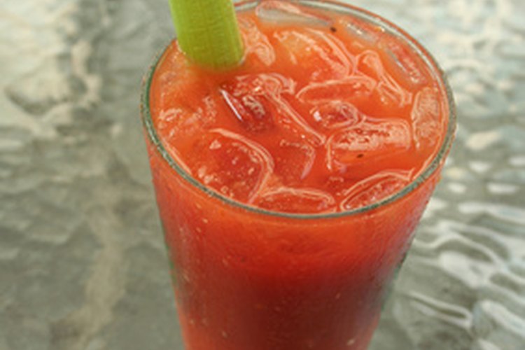Agregar una rama de apio es otra de forma de adornar un Bloody Mary