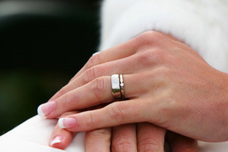 Los anillos de matrimonio de oro no siempre fueron comunes.