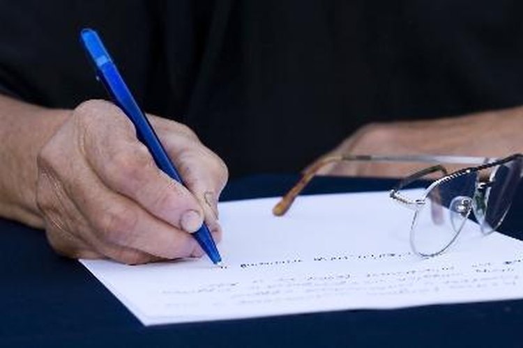 Los padres y los maestros todavía se basan en la comunicación escrita.
