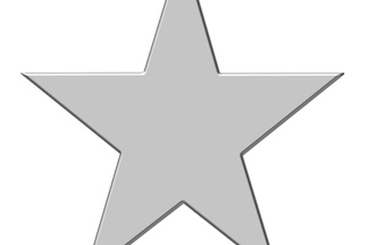 Las puntas externas de una estrella simple de cinco puntas tienen ángulos de 180/5 = 72 grados.