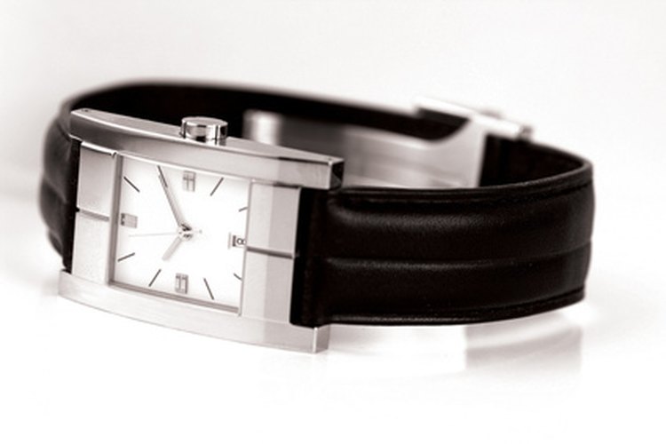Quitar rayaduras en el cristal de un reloj es parte de la rutina del mantenimiento de relojes para muchos.
