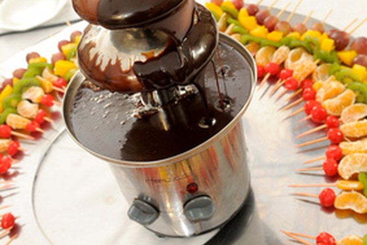 Puedes utilizar tu fuente para chocolate con cualquier fondue que tenga la misma consistencia.