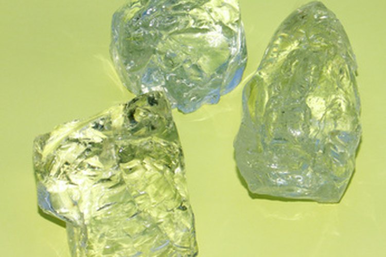 Diferenciar un diamante Herkimer de cuarzo ordinario puede ser un proceso duro.