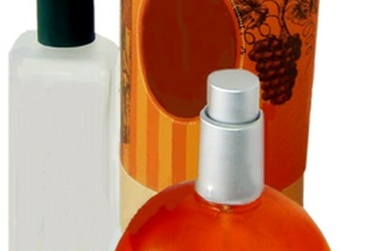 La mayoría de los perfumes pueden ser divididos en notas base, media y altas.