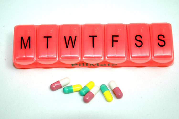 Acompaña tu dosis diaria de pastillas con alimentos.