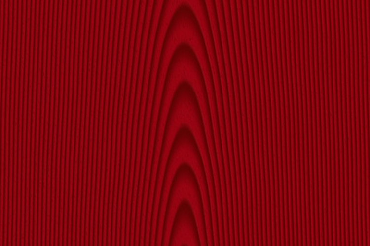 Una vez que la madera quede obscura, debes tallar y blanquear la madera para aclararla.