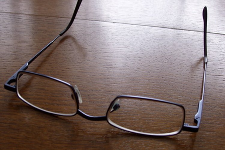 Unas gafas que se resbalan suelen arreglarse con unos pequeños ajustes.