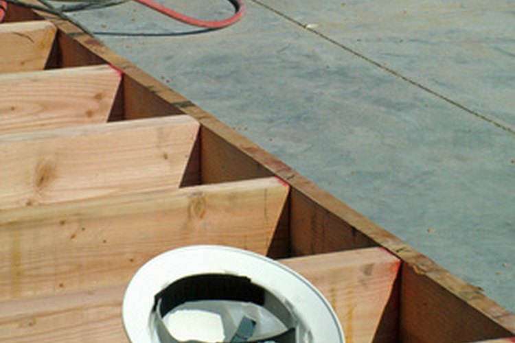 Los supervisores de seguridad son responsables por obtener el equipamiento de seguridad necesario.