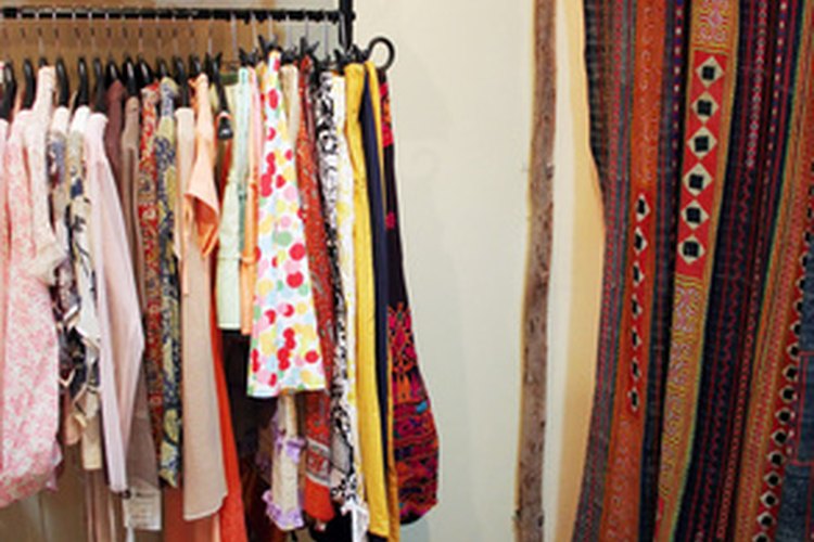 Existen muchas opciones en línea y físicas para vender tu ropa vieja.