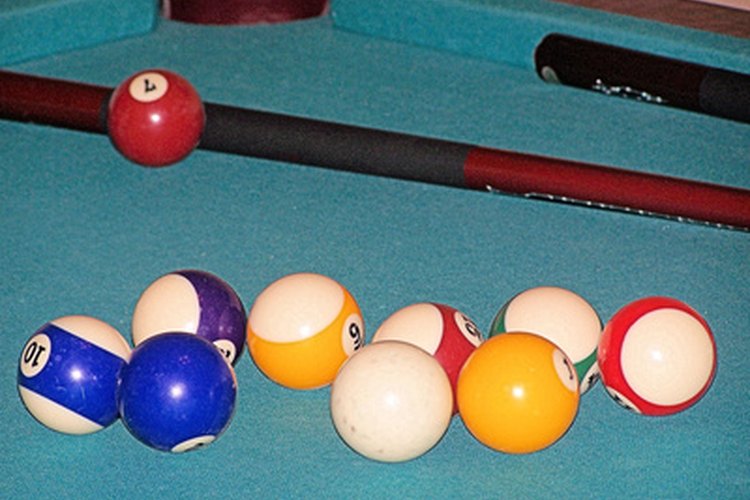 La WPA especifica todos los aspectos del juego, incluyendo los tacos, las bolas y los bastidores.