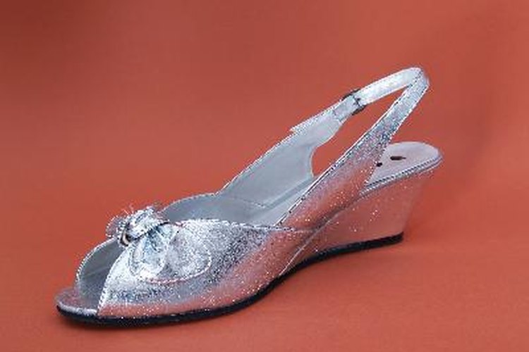 Puedes utilizar zapatos brillantes.