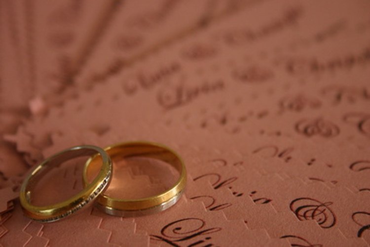 Incluye una expresión cristiana en tus invitaciones si tú y tu prometido comparten la mismas convicciones religiosas.