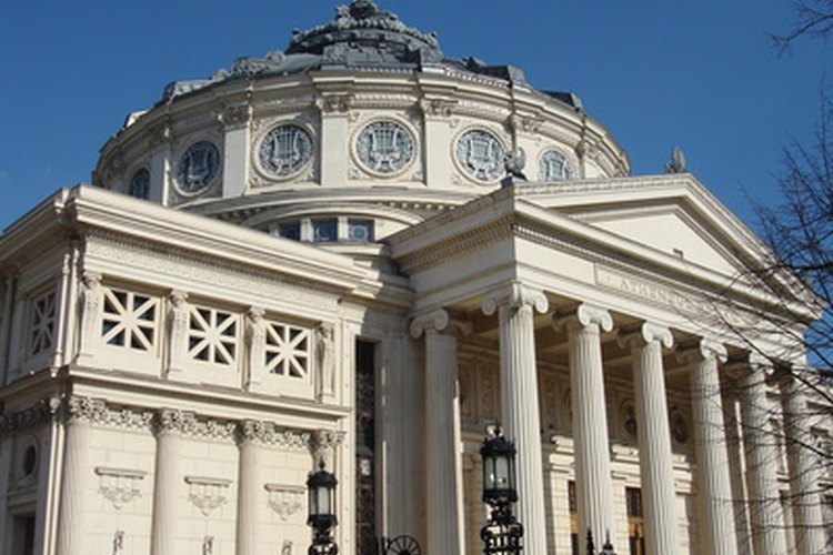 Los curadores de arte son la columna vertebral de los museos.