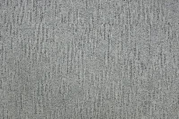Quita las manchas de tintura de la alfombra.