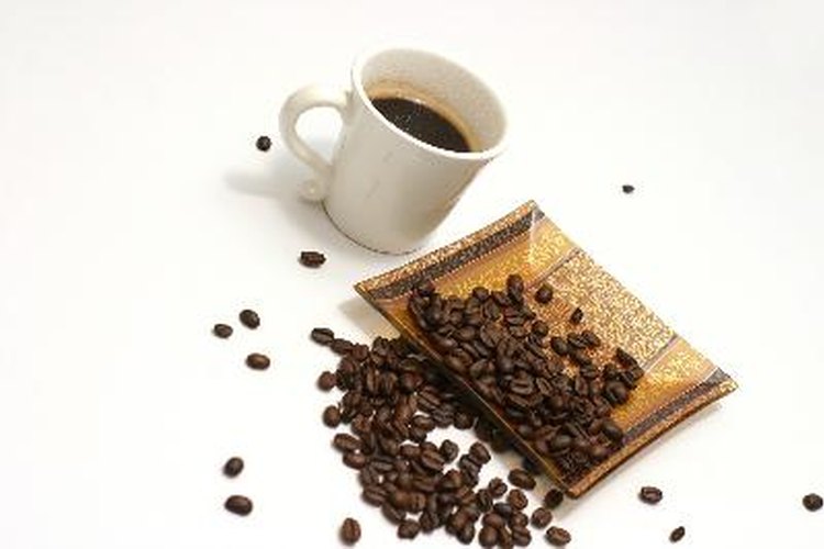Si no puedes afrontar el aumento en los precios de las cafeterías de moda, tú puedes preparar café fuerte en tu casa.